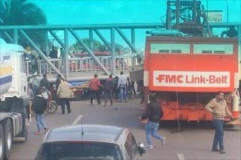 إصابة شخصين إثر انهيار كوبري مشاة بالإسكندرية