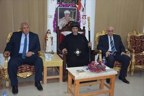 إجراءات أمنية مشددة بكنائس الوادي الجديد.. والمحافظ يقدم العزاء في ضحايا التفجيرات