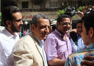 بدء مرافعة النيابة في قضية نقيب الصحفيين وسط تشديدات أمنية