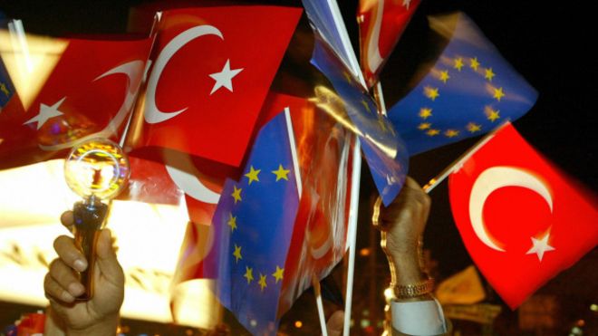 دبلوماسية بريطانية تقترح «إعفاء مواطنين أتراك من تأشيرة السفر إلى بريطانيا»