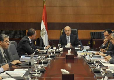 رئيس الوزراء يطالب بسرعة إنهاء قاعدة بيانات المستفيدين من الدعم