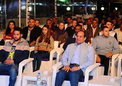 «السيسي» للشباب: سنتخطى الصعاب بلا شك