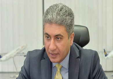 وزير الطيران يتفقد مطاري برج العرب والنزهة بالإسكندرية