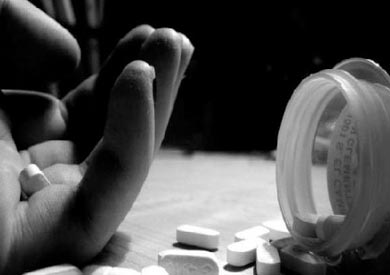 شاب يحاول الانتحار بـ«مادة سامة» بعد فشله فى خطبة فتاة بالوادى الجديد