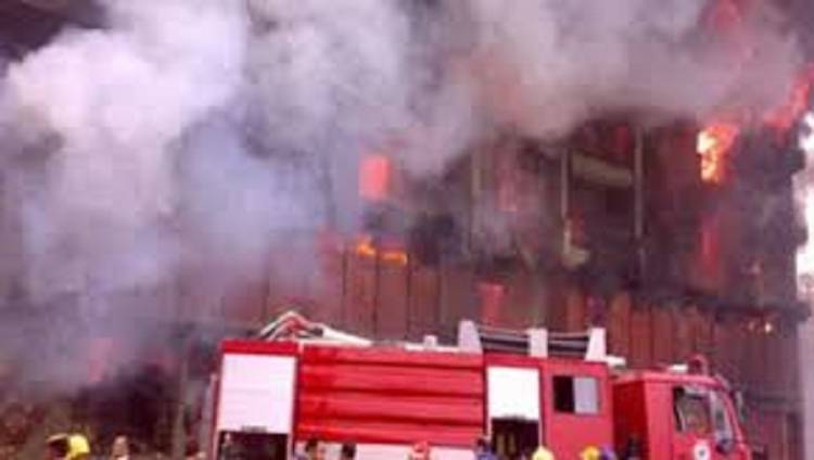 السيطرة على حريق بمصنع طوب في البحيرة