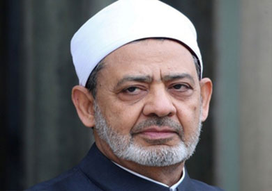 شيخ الأزهر يضع إكليلا من الزهور بموقع حادث الدهس ببرلين