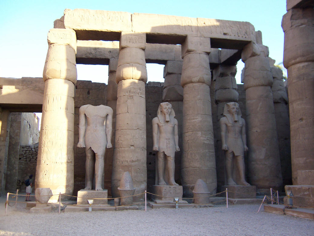 استنفار أمني بالأقصر حول الكنائس والأديرة بعد تفجير الكنيسة البطرسية