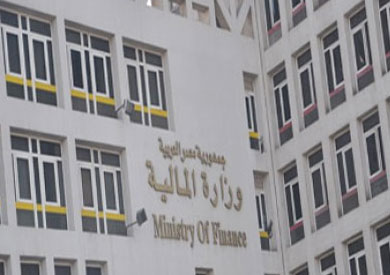 «المالية» بعد قضية الرشوة: لا تستر على فساد