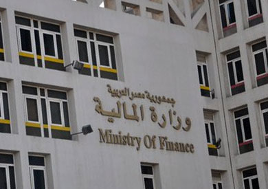 «المالية» توضح سبب استهدافها صرف أجور العاملين بالدولة إلكترونيا