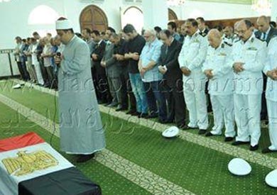 وزير الداخلية يتقدم جنازة شهيد انفجار اللغم الأرضي بسيناء