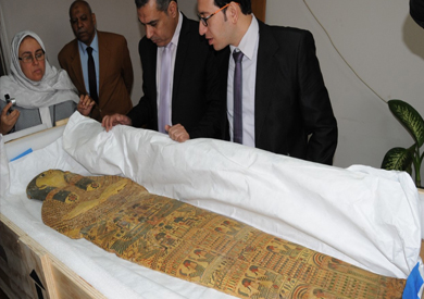 «الآثار» تتسلم 4 قطع أثرية من «الخارجية» بعد استردادها من أمريكا