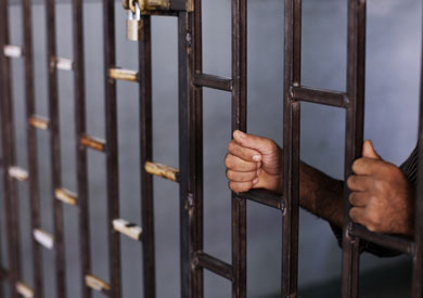 الداخلية تنقل 35 من نزلاء السجون بالقرب من مجل إقامتهم