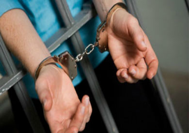 حبس أمين شرطة بالمنيا أنشأ صفحة «فيس بوك» للتشهير بزملائه