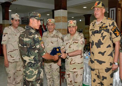 وزير الدفاع: التصدى بحسم لكل من يحاول استباحة أرض مصر وسيادتها