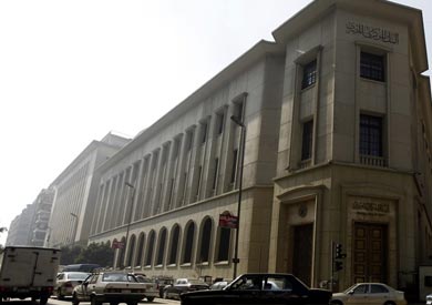 البنوك تبدأ مراجعة محافظها الائتمانية.. وتوقعات بتراجع الإقراض