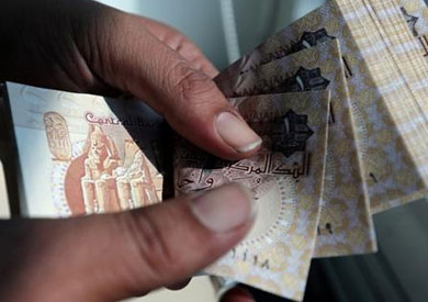 «بلومبرج»: الجنيه المصري يحقق أفضل أداء بين عملات العالم خلال فبراير