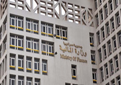 «المالية»: لجنة لمراجعة التعاقدات المتضررة من فروق العملة