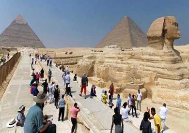 الآثار: 16 ألف زائر للأهرامات في أول أيام العيد