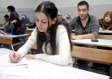 اعتبار منهج «الميدترم» منتهيا.. أولياء الأمور فرحون والخبراء ينتقدون