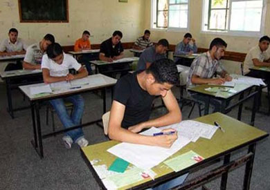 أولياء الأمور يستنكرون تسريب امتحان الثانوية ويطالبون الوزير بالتدخل