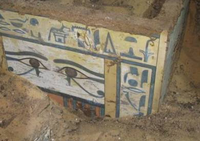 الكشف عن تابوتين بداخلهما مومياء من عصر الدولة الوسطى