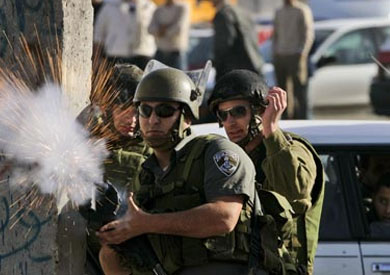إصابة فلسطينية برصاص الاحتلال الإسرائيلي عند حاجز قلنديا