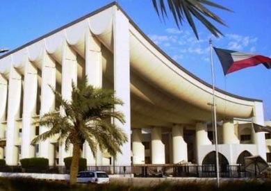 أمير الكويت يحل مجلس الأمة