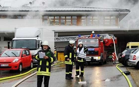 إصابة 31 شخصا إثر حريق حافلة بألمانيا
