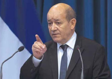 وزير الدفاع الفرنسي: سنمنح أسلحة لدول حليفة في الحرب على الإرهاب