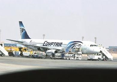 خبراء فرنسيون: لا خطورة من وضع هواتف ذكية على لوحة التحكم فى الطائرة