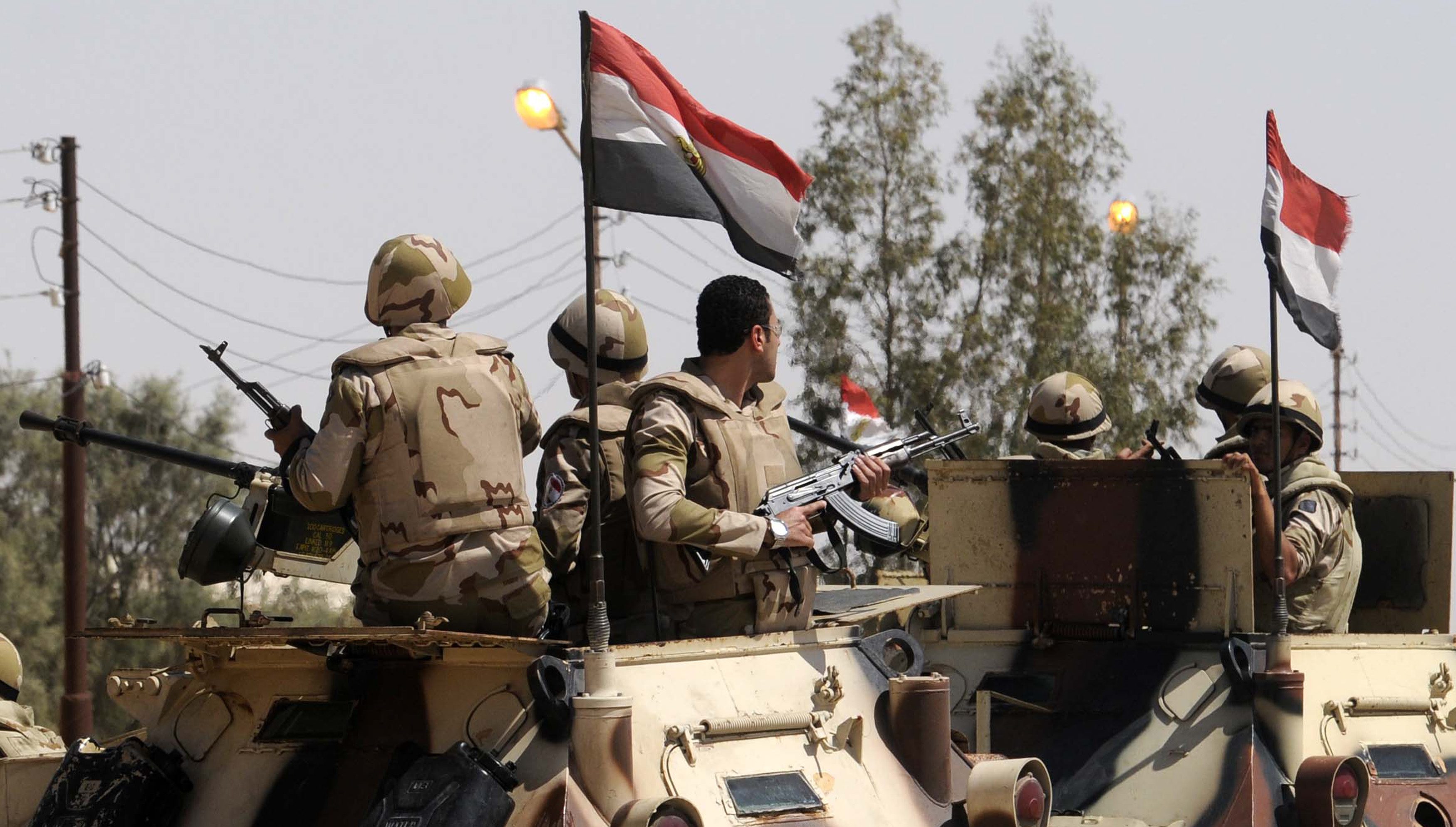 المتحدث العسكري: القضاء على 3 تكفيريين والقبض على آخر بوسط سيناء