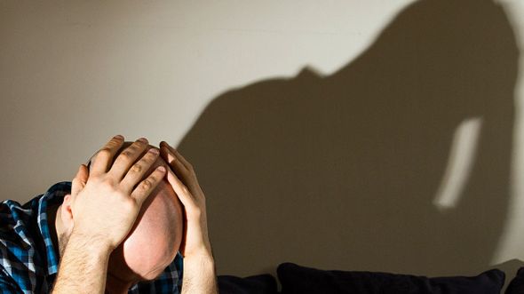 النساء «أكثر عرضة للقلق بمعدل الضعف» مقارنة بالرجال