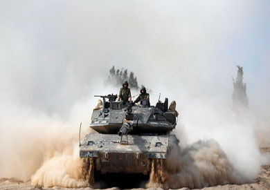وزير الدفاع الإسرائيلي يعلن عن بدء عملية برية محدودة في غزة

   نسخة الموبايل