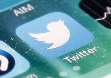 دراسة: فيسبوك يزيد العزلة والحسد