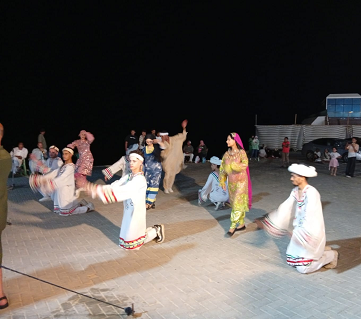 ثامن ليالي شاطئ الفن بمطروح.. استعراضات من الفلكلور الصعيدي وعروض للتراث البدوي