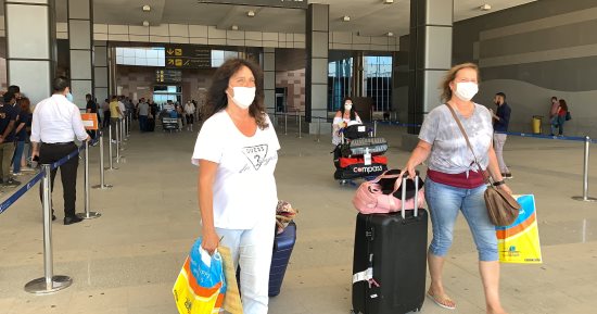 سياح أوكران أثناء زيارتهم إلى الغردقة (أرشيفية)