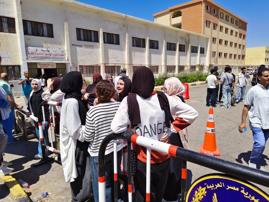 طلاب الثانوية العامة بالبحيرة: أسئلة امتحان الرياضة البحتة واضحة وفي مستوى الطالب المتوسط