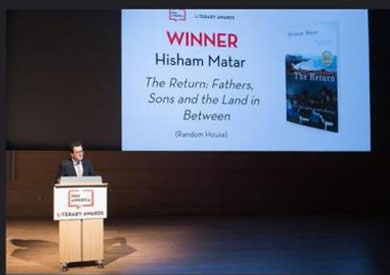 هشام مطر اثناء اعلان فوزه صورة من قرار اعلان فوز رواية العودة