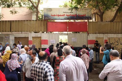 امتحانات الثانوية العامة بمدرسة المنيرة.. تصوير: أحمد عبد الفتاح