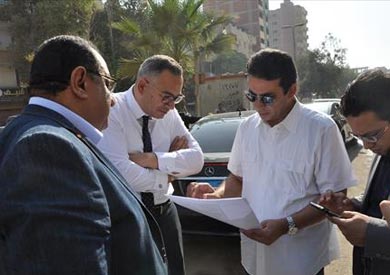 رئيس جامعة حلوان ونائب وزير الإسكان يتفقدان المناطق العشوائية بحلوان للبدء بتطويرها