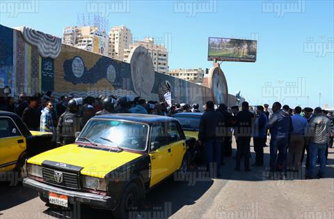وقفة احتجاجية لسائقي التاكسى بكورنيش الإسكندرية- تصوير أميرة مرتضى