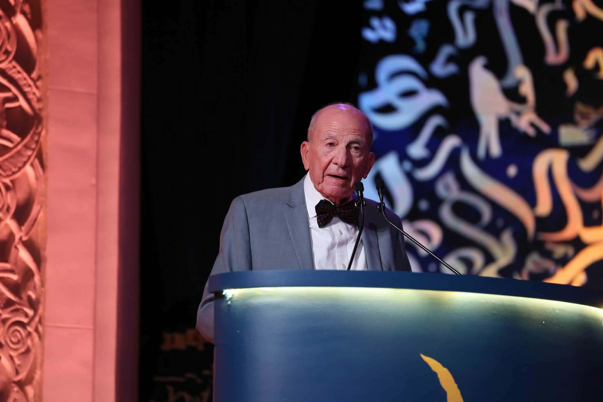 محمد أبو الغار لـ الشروق: جوائز ساويرس اكتسبت ثقة الوسط الثقافي ودعم الناشرين ضرورة لتعزيز انتشار الثقافة 