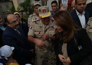 جوله وزيرة التضامن بغيط العنب وتسليم ٤٨ شقه