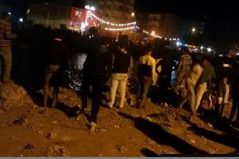 أثناء إنتشال سيارة الزفاف وبداخلها العروسي