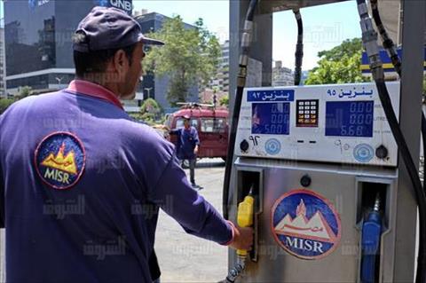 محطات البنزين بالسعر الجديد 5 جنية تصوير احمد عبد اللطيف