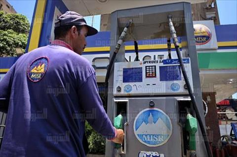 محطات البنزين بالسعر الجديد 5 جنية تصوير احمد عبد اللطيف