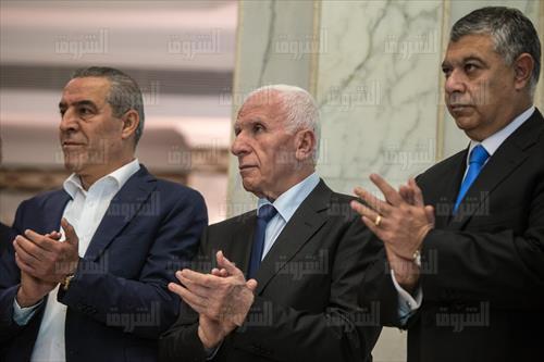 وفدا حماس وفتح يوقعان اتفاق المصالحة تصوير ابراهيم عزت