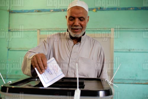التصويت في جولة الإعادة بالمرحلة الأولى من انتخابات برلمان 2015 - تصوير أحمد عبداللطيف