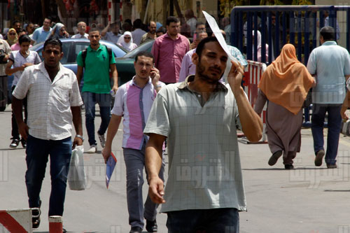 معاناة المواطنين من الحر الشديد- تصوير إبراهيم عزت