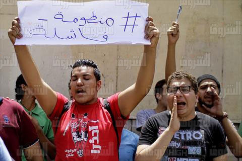 طلاب الثانوية العامة مظاهرة ضد تسريب الامتحانات و التنسيق تصوير احمد عبد اللطيف